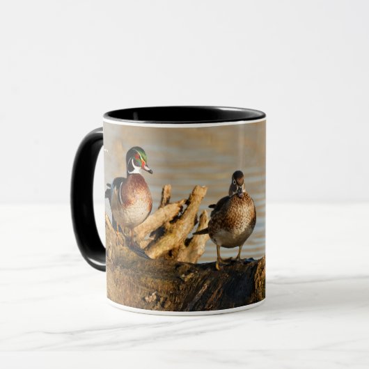 Trio van houten eenden op een groot logboek mok (Voorkant links)