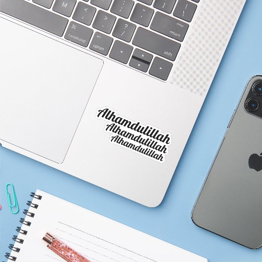 Triple Alhamdulillah Typografie Sticker (Laptop met iPhone)