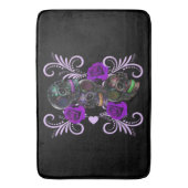 Triple Black Day of the Dead Skulls Paarse Rozen Badmat (Voorkant Verticaal)