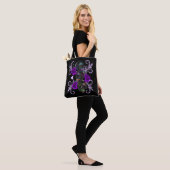 Triple Black Day of the Dead Skulls Paarse Rozen Tote Bag (Op model)