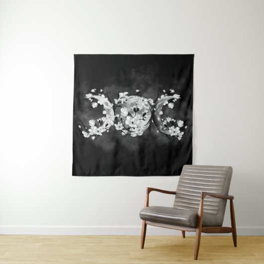 Triple Moon - White Blossom Wandkleed (In situ)