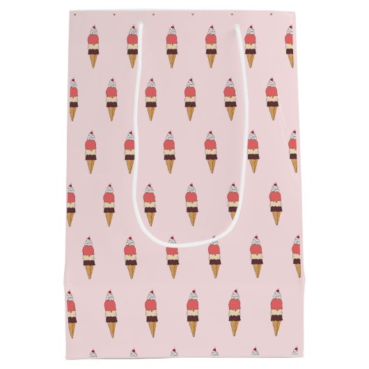 Triple Scoop Ice Cream Cone Medium Cadeauzakje (Achterkant)