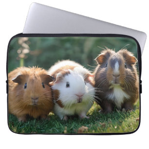 Triple Squeak: Trio van Schattige Baby-cavia's Laptop Sleeve