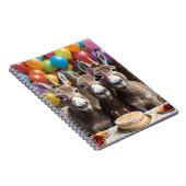 Triple the Joy: Donkey Triplets' Verjaardag Bash Notitieboek (Rechterzijde)