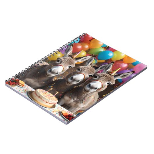 Triple the Joy: Donkey Triplets' Verjaardag Bash Notitieboek (Linkerzijde)