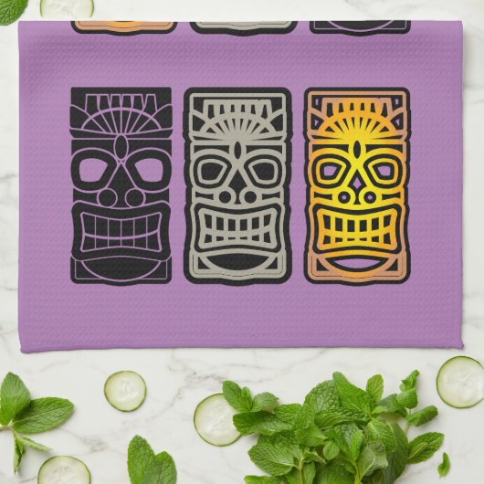 Triple Tiki sculptures Thunder_Cove Theedoek (Gevouwen)