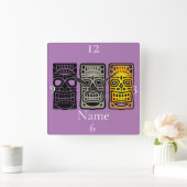 Triple Tiki sculptures Thunder_Cove Vierkante Klok (Huis)