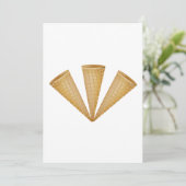 Triple Waffle Ice Cream Cone Zomer Dessert Kaart (Staand voorkant)
