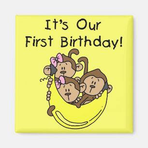 Triplets 1st - Twee meisjes Een Jongen Tshirts en  Magneet