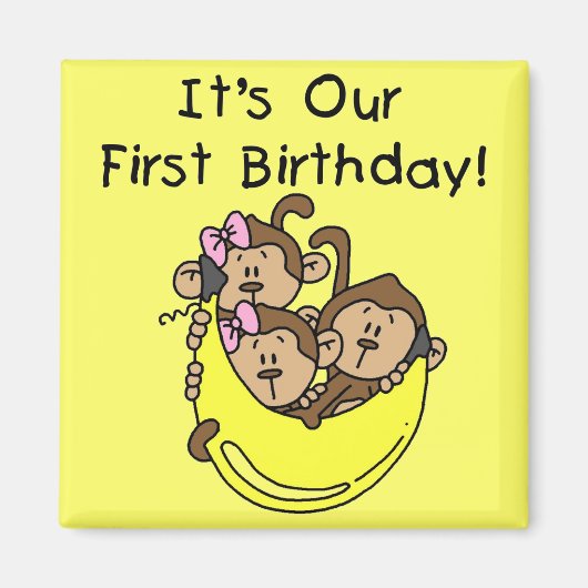 Triplets 1st - Twee meisjes Een Jongen Tshirts en Magneet (Voorkant)