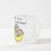 Triplets 1st - Twee meisjes Een Jongen Tshirts en  Matglas Koffiemok (Voorkant rechts)