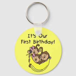 Triplets 1st - Twee meisjes Een Jongen Tshirts en  Sleutelhanger