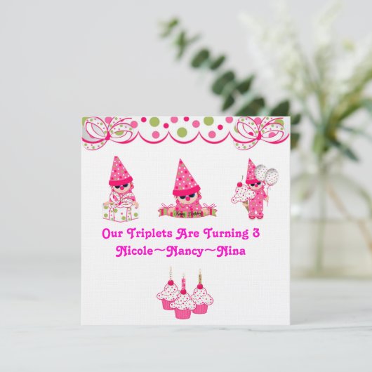 Triplets draaien drie dagen voor het begin van de kaart (Staand voorkant)