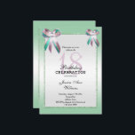 Tripple Gem Bow & Glitter 18th Birthday Kaart<br><div class="desc">Glamoureus en elegant poot 18e verjaardagsuitnodiging met stijlvolle driedubbele, gekleurde goudsieraden en glitter groen gekleurd lijst aan de rand, gedrukt op een zilveren achtergrond. Een romantisch ontwerp voor je viering. Alle tekst-, lettertype- en lettertypekleur kan volledig worden aangepast om aan uw vereisten te voldoen. Als je je product wilt aanpassen,...</div>