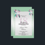 Tripple Gem Bow & Glitter 18th Birthday Kaart<br><div class="desc">Glamoureus en elegant poot 18e verjaardagsuitnodiging met stijlvolle driedubbele, gekleurde goudsieraden en glitter groen gekleurd lijst aan de rand, gedrukt op een zilveren achtergrond. Een romantisch ontwerp voor je viering. Alle tekst-, lettertype- en lettertypekleur kan volledig worden aangepast om aan uw vereisten te voldoen. Als je je product wilt aanpassen,...</div>