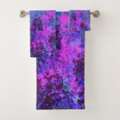 Trippy Hot Pink en Blue Impressionistic Landscape Bad Handdoek (Insitu)