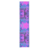 Trippy Hot Pink en Blue Impressionistic Landscape Korte Tafelloper (Voorkant)