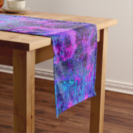 Trippy Hot Pink en Blue Impressionistic Landscape Korte Tafelloper