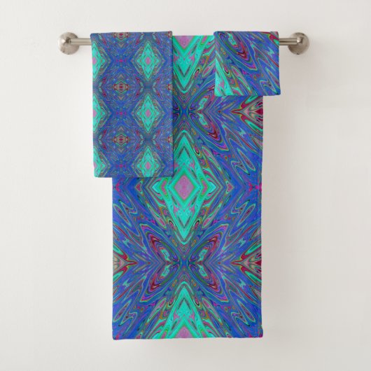 Trippy Retro Blauwe en Rode Abstracte Vlinder Bad Handdoek (Insitu)