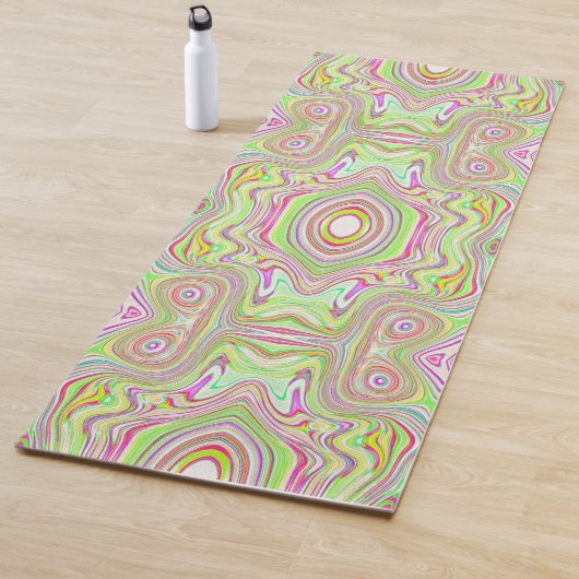 Trippy Retro Pink en Lime Green Abstract Pattern Yogamat (In situ)