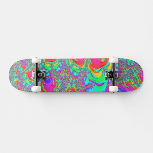 Trippy Retro Vibrant Neon Rainbow Fractal Art Persoonlijk Skateboard (Horizontaal)