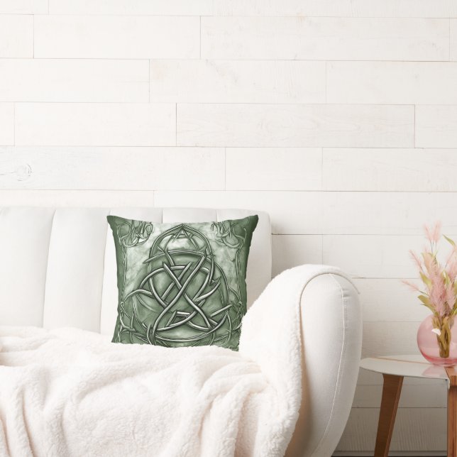 Triquetra Trinity Knot Sage Green Faux Metallic Kussen (Bank)
