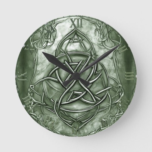 Triquetra Trinity Knot Sage Green Faux Metallic Ronde Klok (Voorkant)