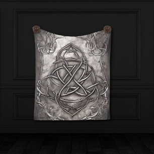 Triquetra Trinity Knot Silvery Pewter Faux Metal Fleece Deken