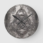 Triquetra Trinity Knot Silvery Pewter Faux Metal Ronde Klok (Voorkant)
