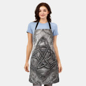 Triquetra Trinity Knot Silvery Pewter Faux Metal Schort (Gedragen)