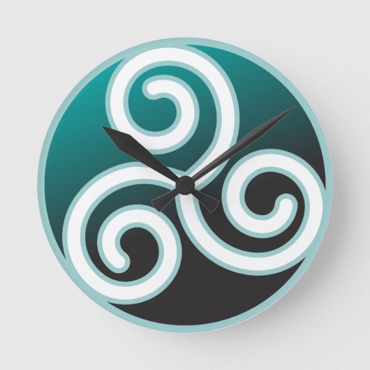 Tris Celtic Spiral Ronde Klok (Voorkant)