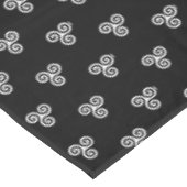 TRISKELION-DRIEPCELTISCHE SPIRAAL TAFELKLEED (Gekanteld)