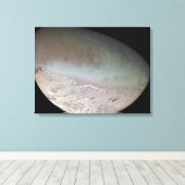 Triton, de grootste maan van de planeet Neptune Canvas Afdruk (Insitu (Houten vloer))