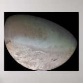 Triton, de grootste maan van de planeet Neptune Poster (Voorkant)