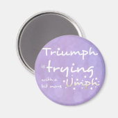 Triumph probeert met een beetje meer umph magneet (Voorkant / Achterkant)
