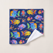 Troebele tropische vissen op donkerblauw bad handdoek (Wasdoekje)