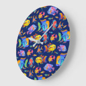 Troebele tropische vissen op donkerblauw grote klok (Hoek)