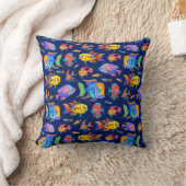 Troebele tropische vissen op donkerblauw kussen (Deken)