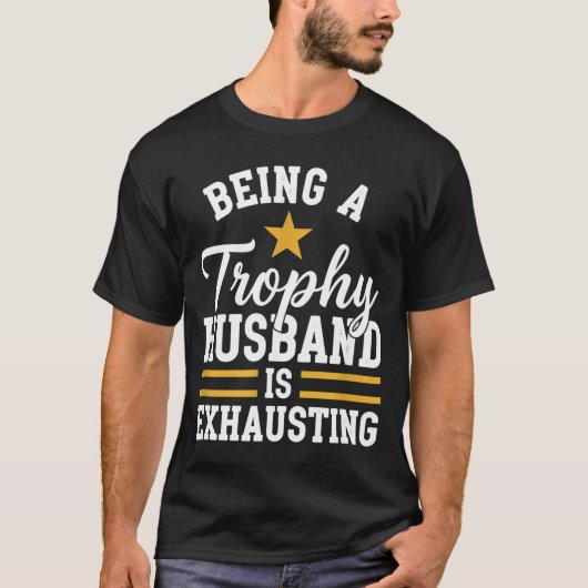 Trofee-echtgenoot zijn is uitputtend grappige echt t-shirt (Voorkant)