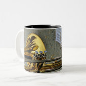 Trombone muziekinstrument met notatie tweekleurige koffiemok (Voorkant links)