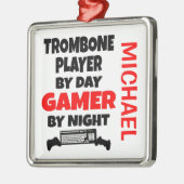 Trombone Player houdt van het spelen van VideoSpel Metalen Ornament (Links)