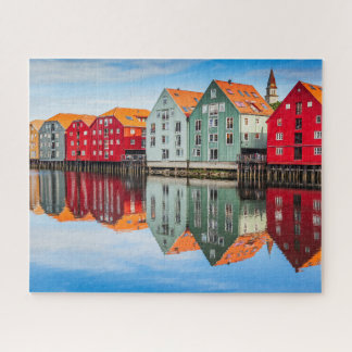 Trondheim Norway Fjord Red en Green Homes Legpuzzel