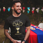 Trophy Best Dad T-Shirt<br><div class="desc">Cool vaderdag t-shirt met het gezegde "trofee voor de beste vader gaat naar... ",  de dads naam,  en een gouden trofee met het gezegde "ik hou van je" op de plaque. Een schattig geschenk voor een vader of stiefvader op hun verjaardag of voor vaders dag!</div>