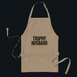 Trophy Husband | Financieringskosten voor mannen Standaard Schort<br><div class="desc">Trophy Husband | Vreemd geld voor mannen. Cute bruiloft cadeauidee voor bruin/nieuw kruid. Creëer ook voor de vrouw. Humor. Humorische BBQ-afkortingen in beige wit en geel.</div>