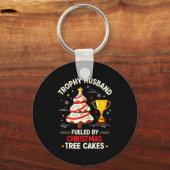 Trophy Retro Husband Fueled By Christmas Tree Cake Sleutelhanger (Voorkant)