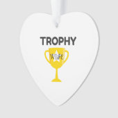 Trophy Wife Ornament (voorkant)