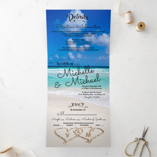Tropical Beach Hearts Ocean surf Wedding Drieluik Uitnodiging (Binnen)