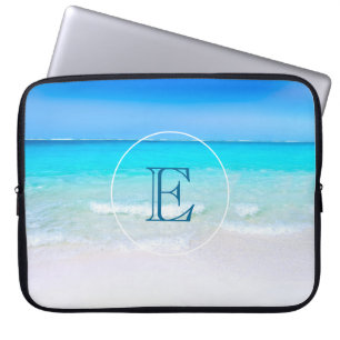 Tropical Beach met een Turquoise Zee Monogram Laptop Sleeve