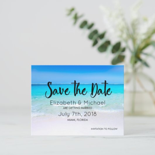 Tropical Beach met een Turquoise Zee Wedding STD Aankondigingskaart (Staand voorkant)