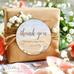 Tropical Beach Starfish bruiloft dank u Ronde Sticker<br><div class="desc">Onze Tropical Beach Starfish Wedding Thank You Sticker past bij elk type bruiloft. Voor uw uitzonderlijke huwelijksideeën met een vleugje luxe, is onze huwelijksgunst sticker gewoon het ding. Of het nu gaat om rustieke bruiloft, boho bruiloft of country bruiloft, laat uw trouwdromen uitkomen en creëer uw unieke en betaalbare huwelijksuitnodigingen,...</div>